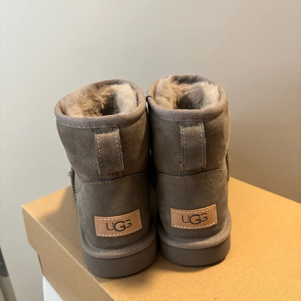 UGG Classic Mini II Boot in Smoke Plume Size 6 Women’s